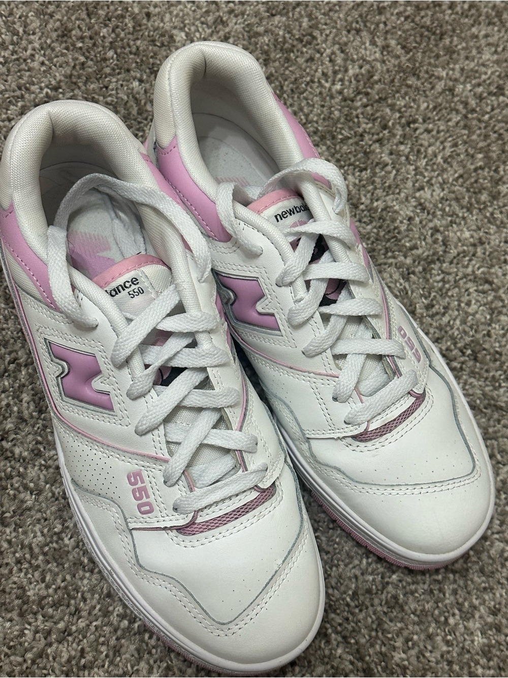 New Balance 550 Women’s Leather Sneakers in White / Bubblegum Pink size 7.5